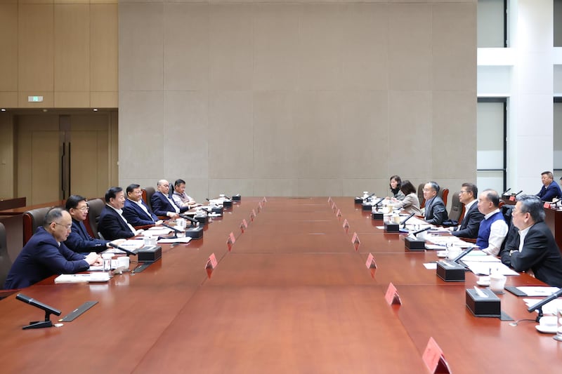 港澳辦主任夏寶龍(左三)周日與香港官員會面。(政府新聞處圖片)